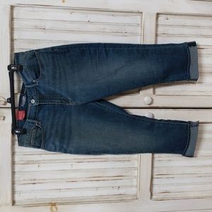 Levi's Signature Modern Capri jeans. NWT. Sz 16